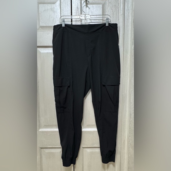 Athleta Chelsea Utility Joggers Women 14 Cargo Pants Black - Picture 2 of 11